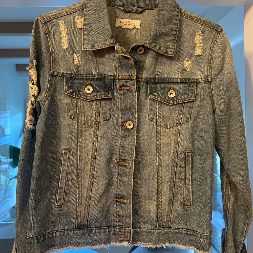 CI SONO Women’s Size Medium Distressed Jean jacket
